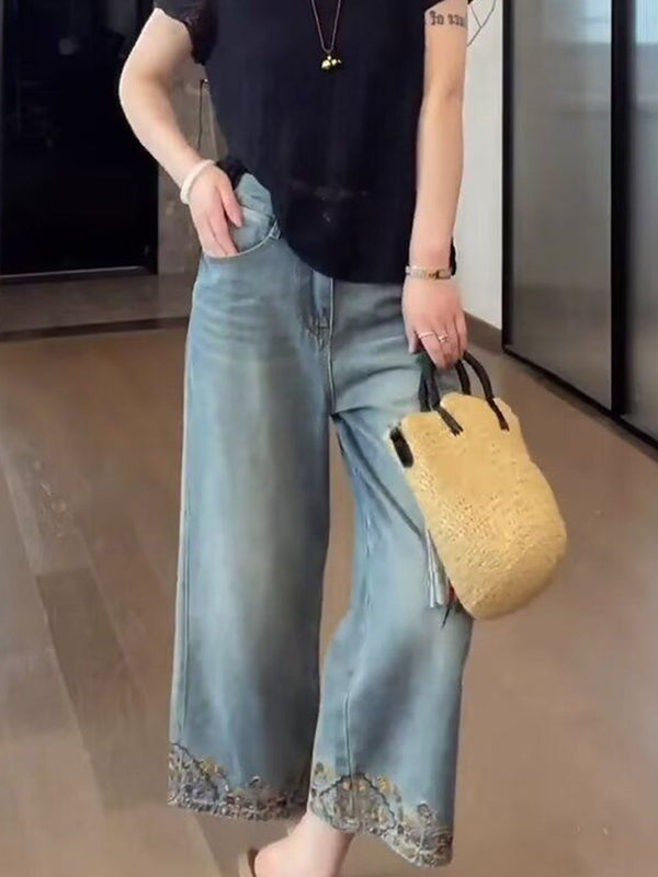 Women Straight Fit Mid-Rise Light Fade Cropped Jeans