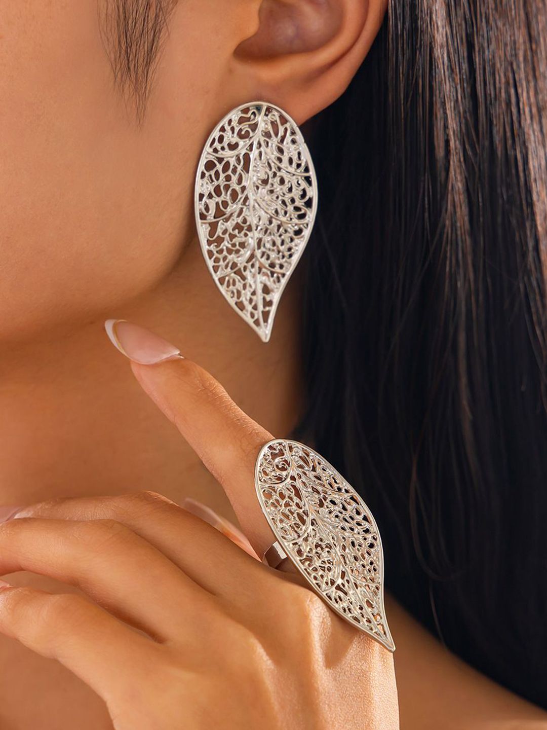 Silver-Plated Leaf Shaped Studs With Finger Ring