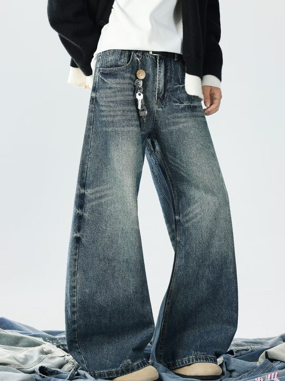 Men Wide Leg Mid-Rise Light Fade Jeans