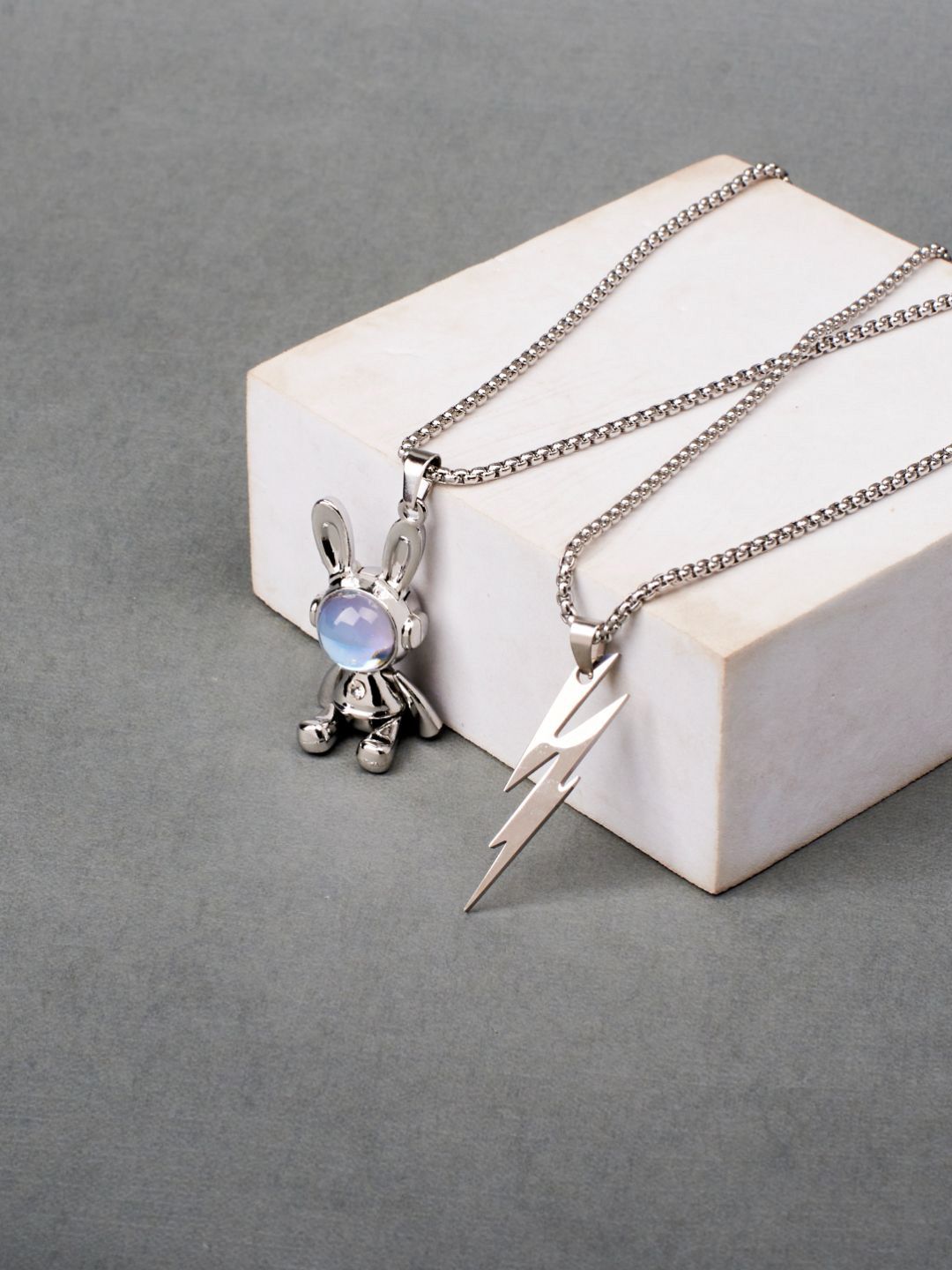 SALTY Set Of 2 Voltage & Spaceman Pendant With Chain
