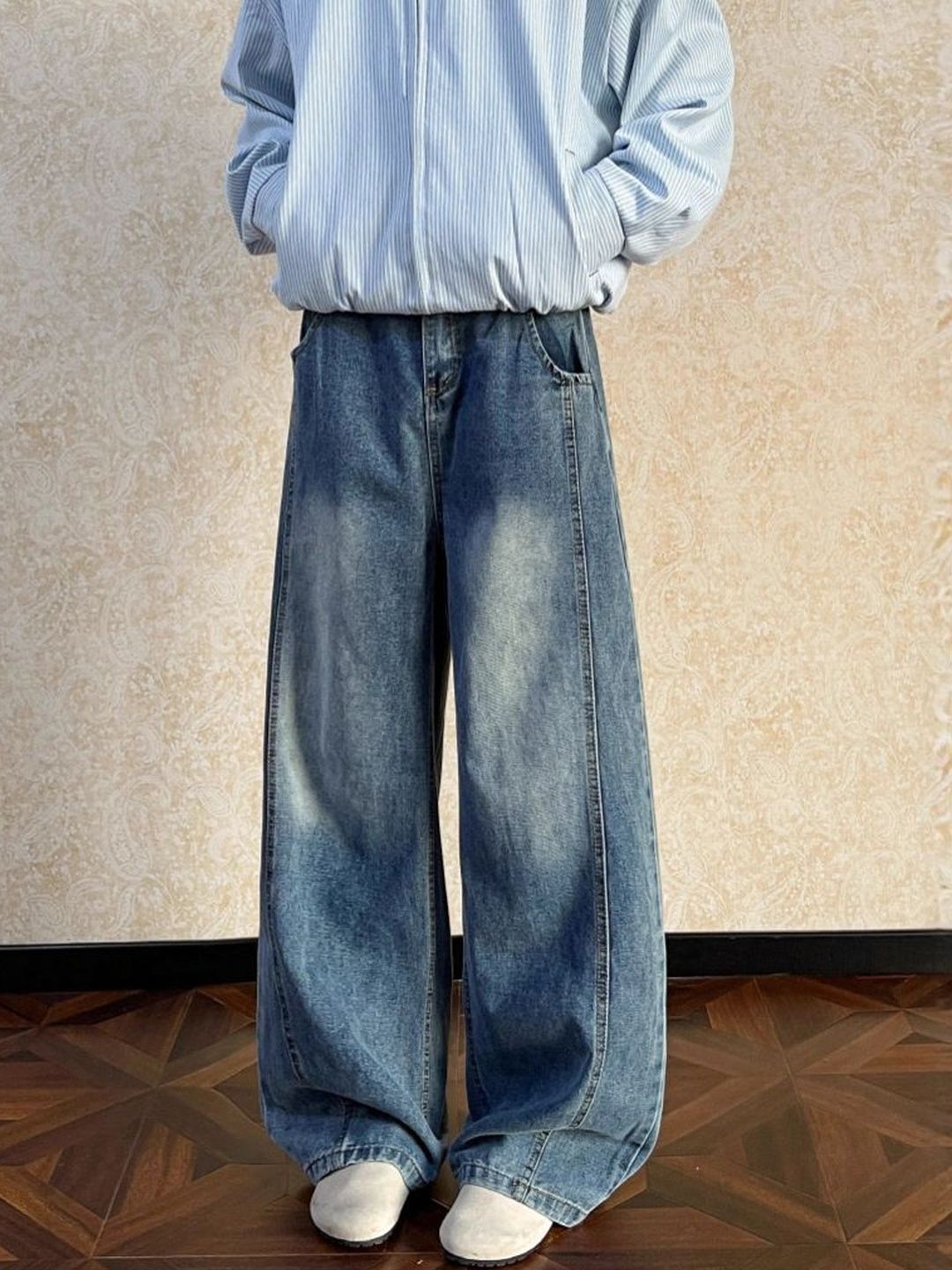 Men Wide Leg Mid-Rise Light Fade Jeans