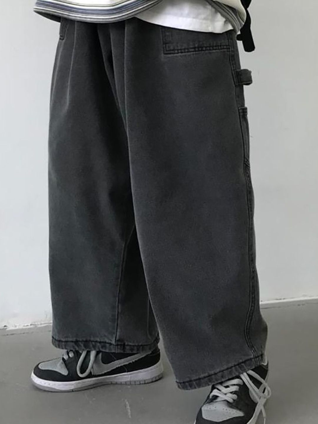 Men Wide Leg Light Fade Mid-Rise Jeans