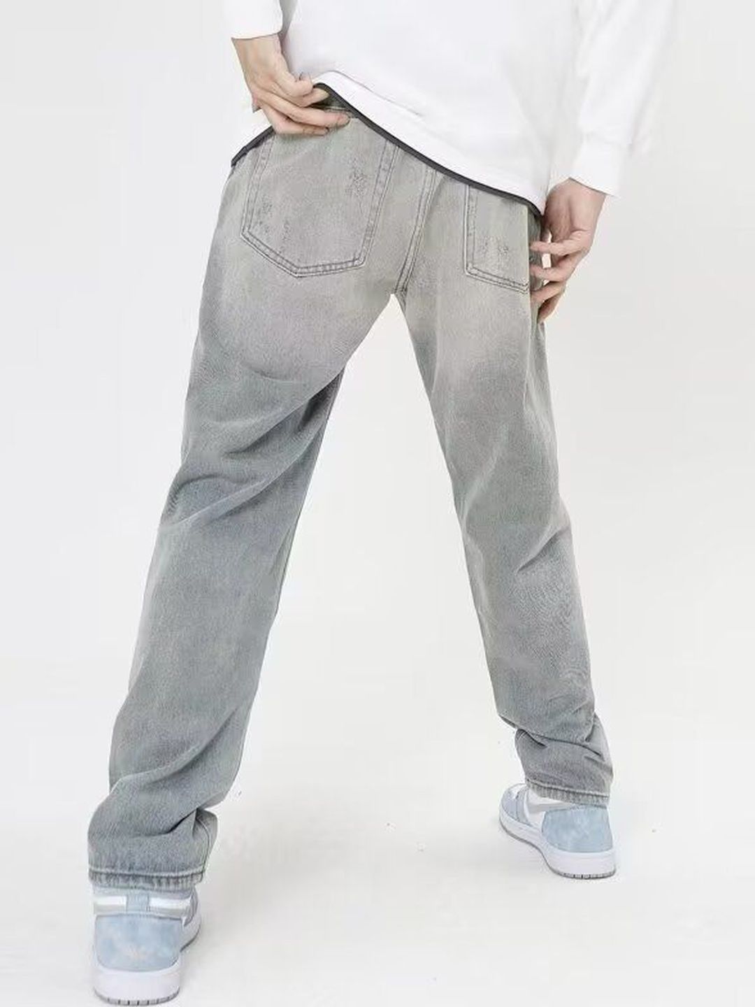 Men Regular Fit Mid-Rise Mildly Distressed Light Fade Jeans