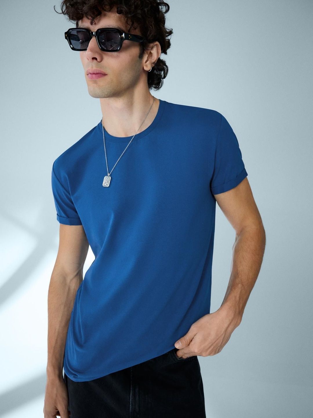 Short sleeve roll up T-shirt