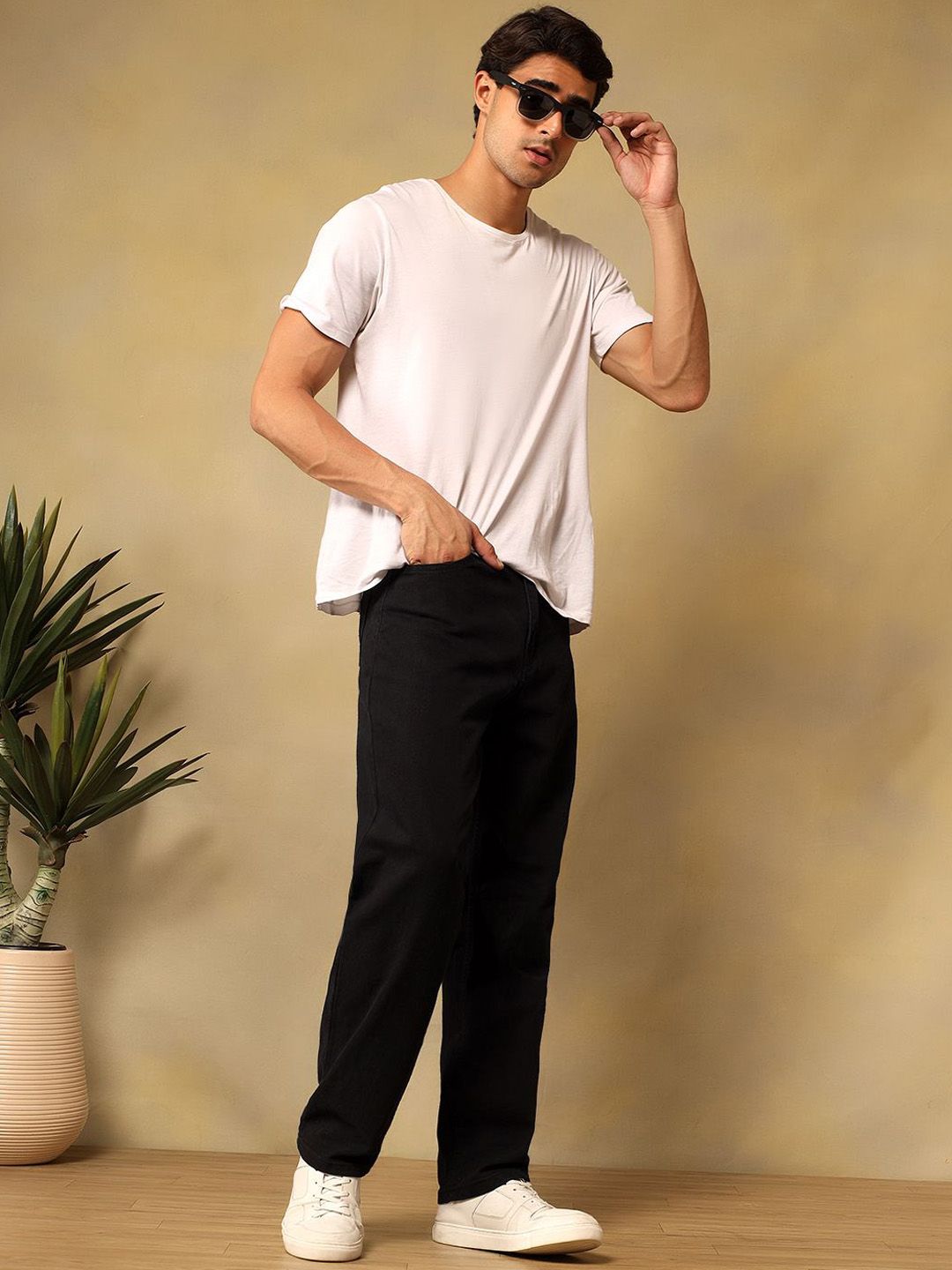 Men Straight Fit Mid-Rise Cotton Stretchable Jeans