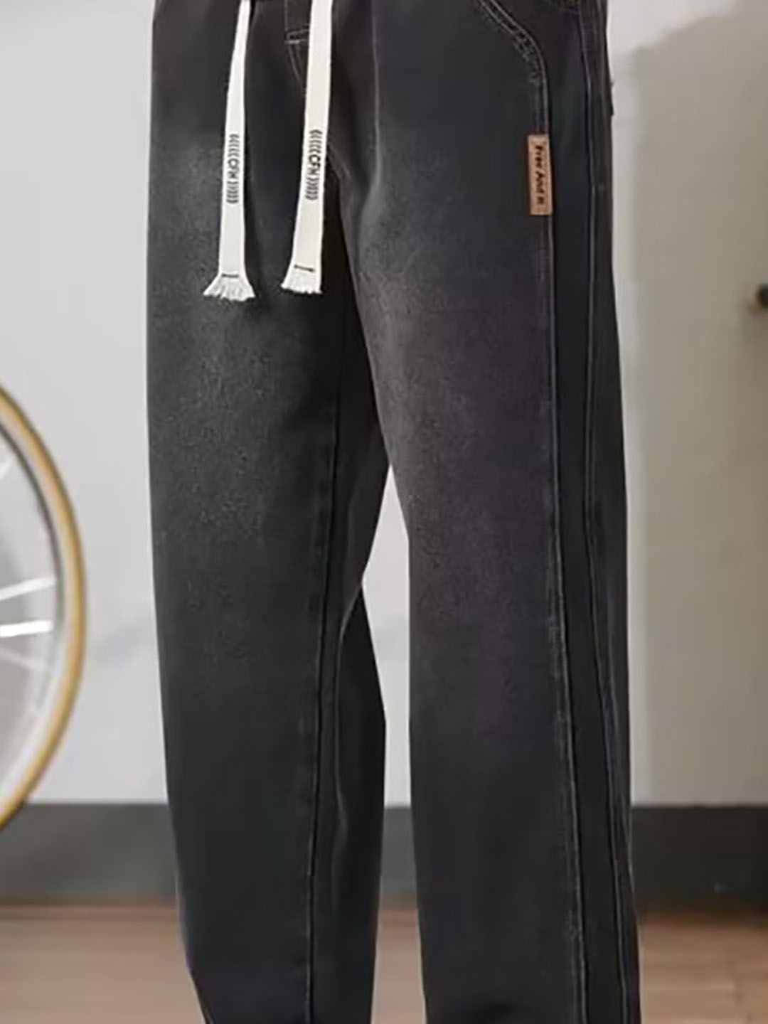 Men Mid-Rise Mom Fit Light Fade Jeans