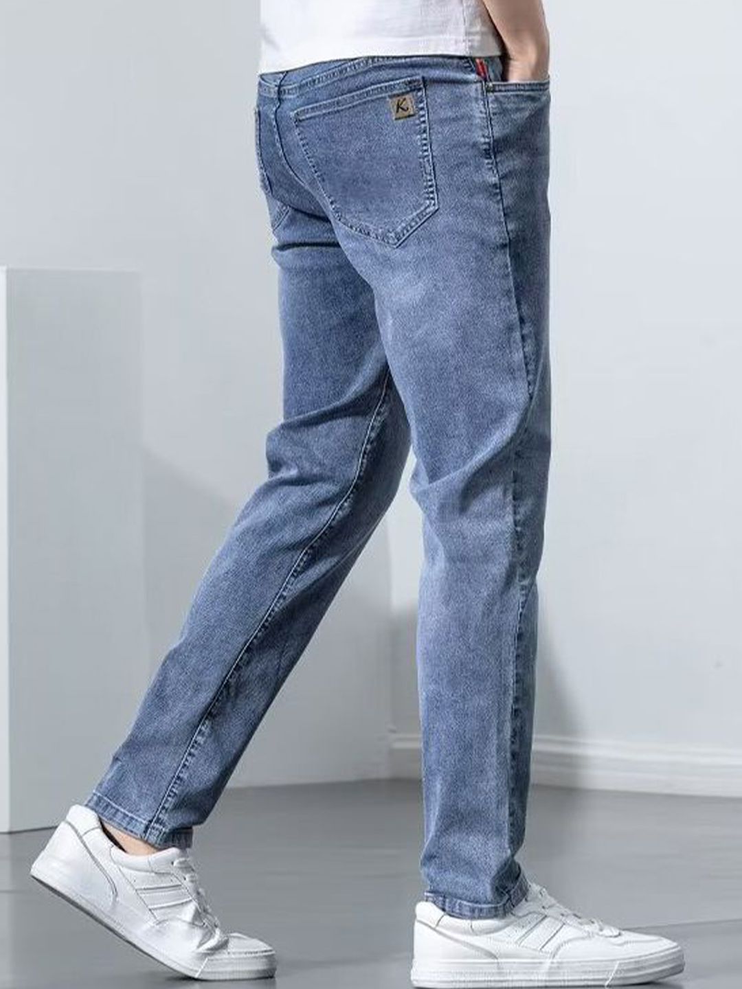 Men Regular Fit Mid-Rise Light Fade Jeans