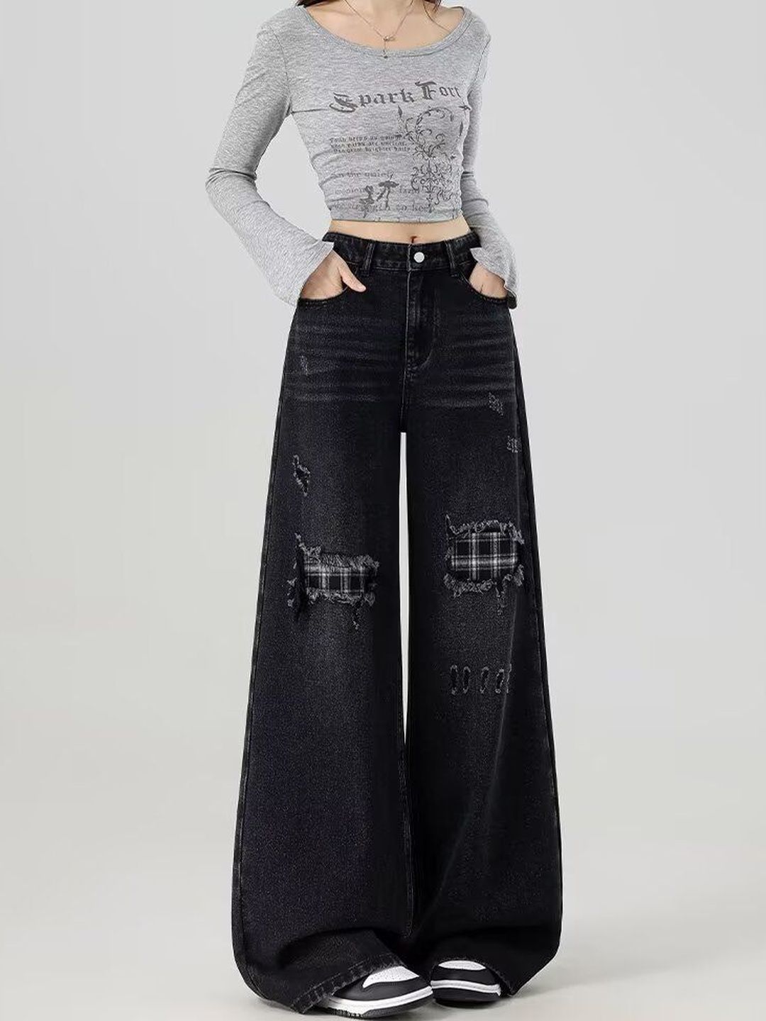 Women Flared Mid-Rise Mildly Distressed Light Fade Jeans